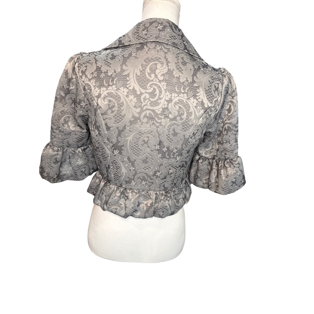 Arden B Vintage Silver Jacquard Cropped Jacket Rhinestone‎ Clasp Ruffle Ladies S - Picture 3 of 6